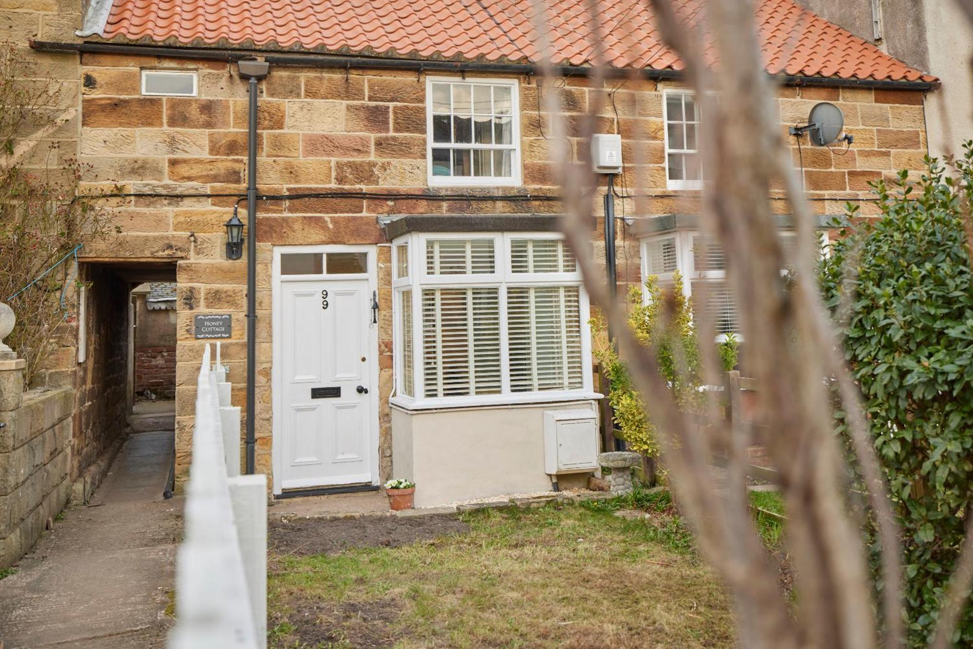 Host & Stay - Honey Cottage Hinderwell Buitenkant foto